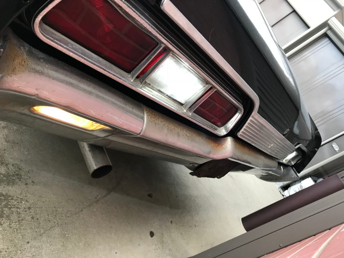 67インパラ整備編19 バックランプアッセンブリの取り付けと修理 赤色兼用ウインカーではブレーキ灯とどっちが優先 Impala Camp インパラキャンプ 車を個人輸入するところから始まるujack社長のキャンプブログ